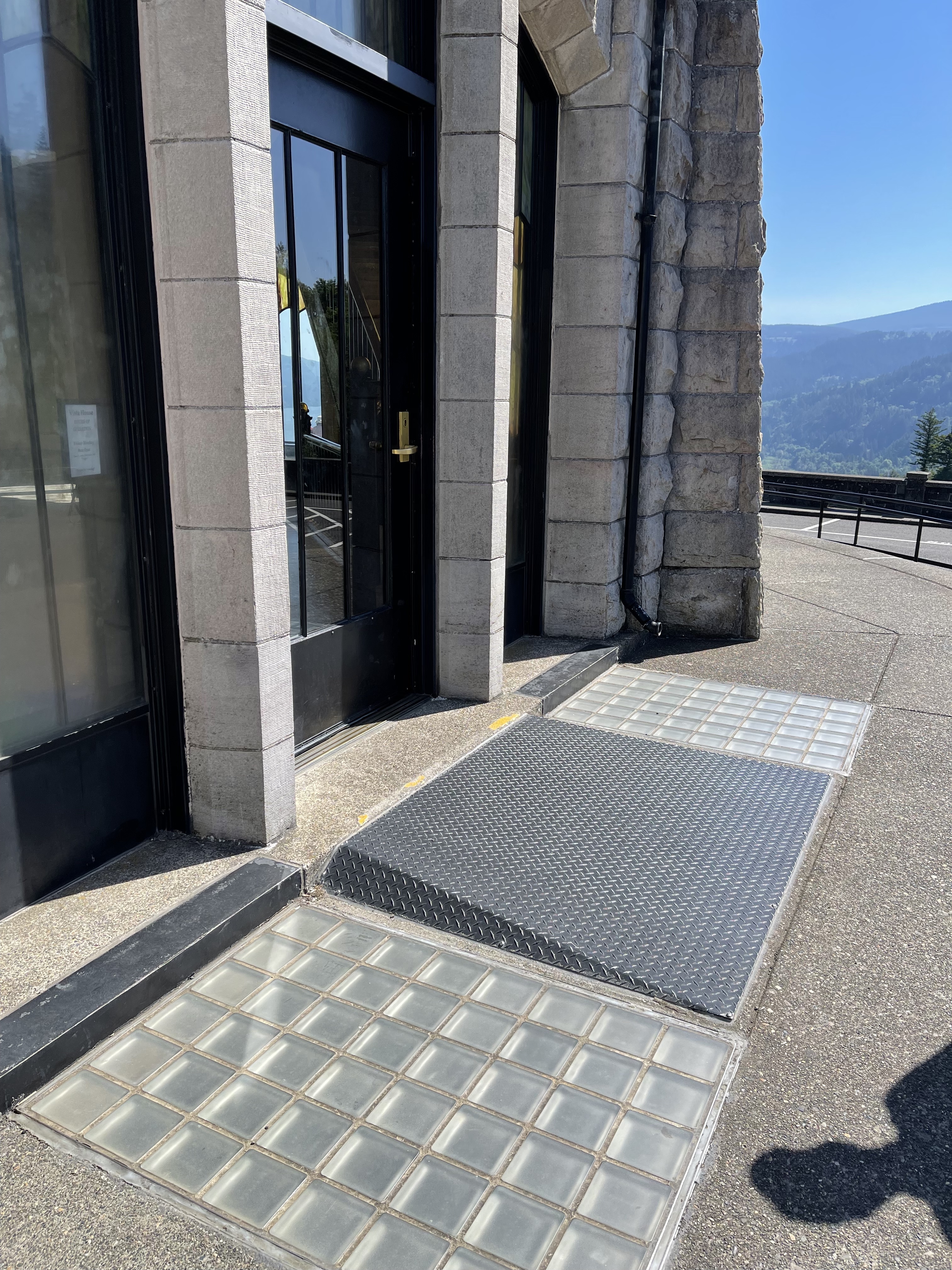 Small ramp to cover a 2
