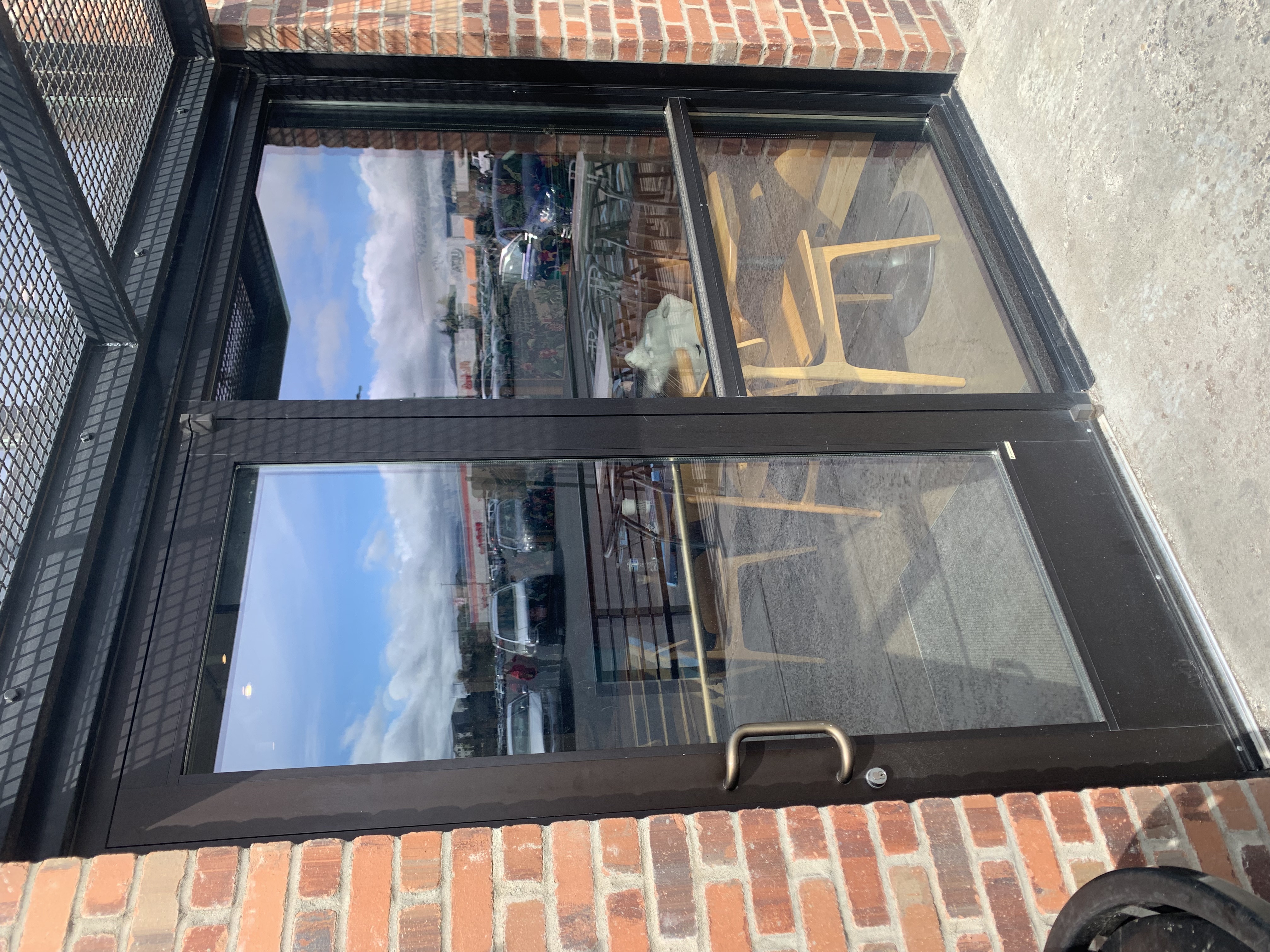 the doors do not have an open button