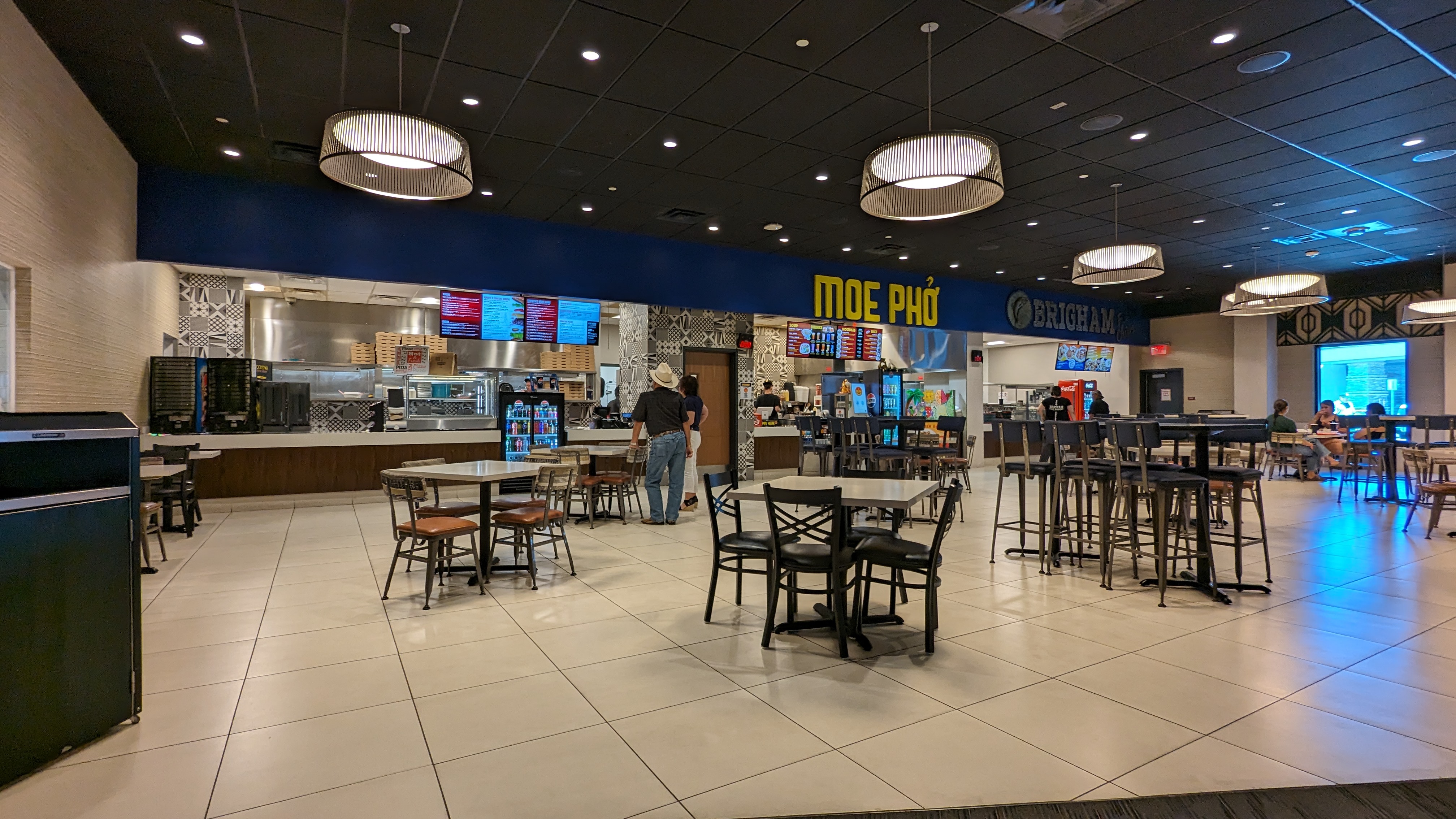 Food court seating 31
