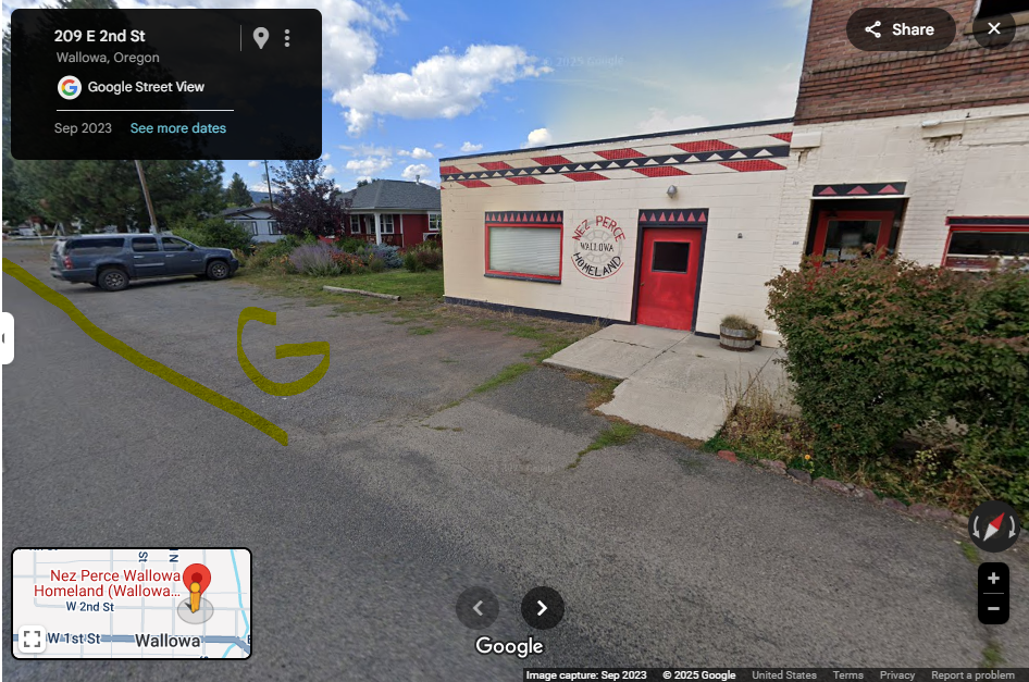 Screengrab from Google Street View. The yellow line marks the edge of the paved road. The gravel area is indicated with a G.