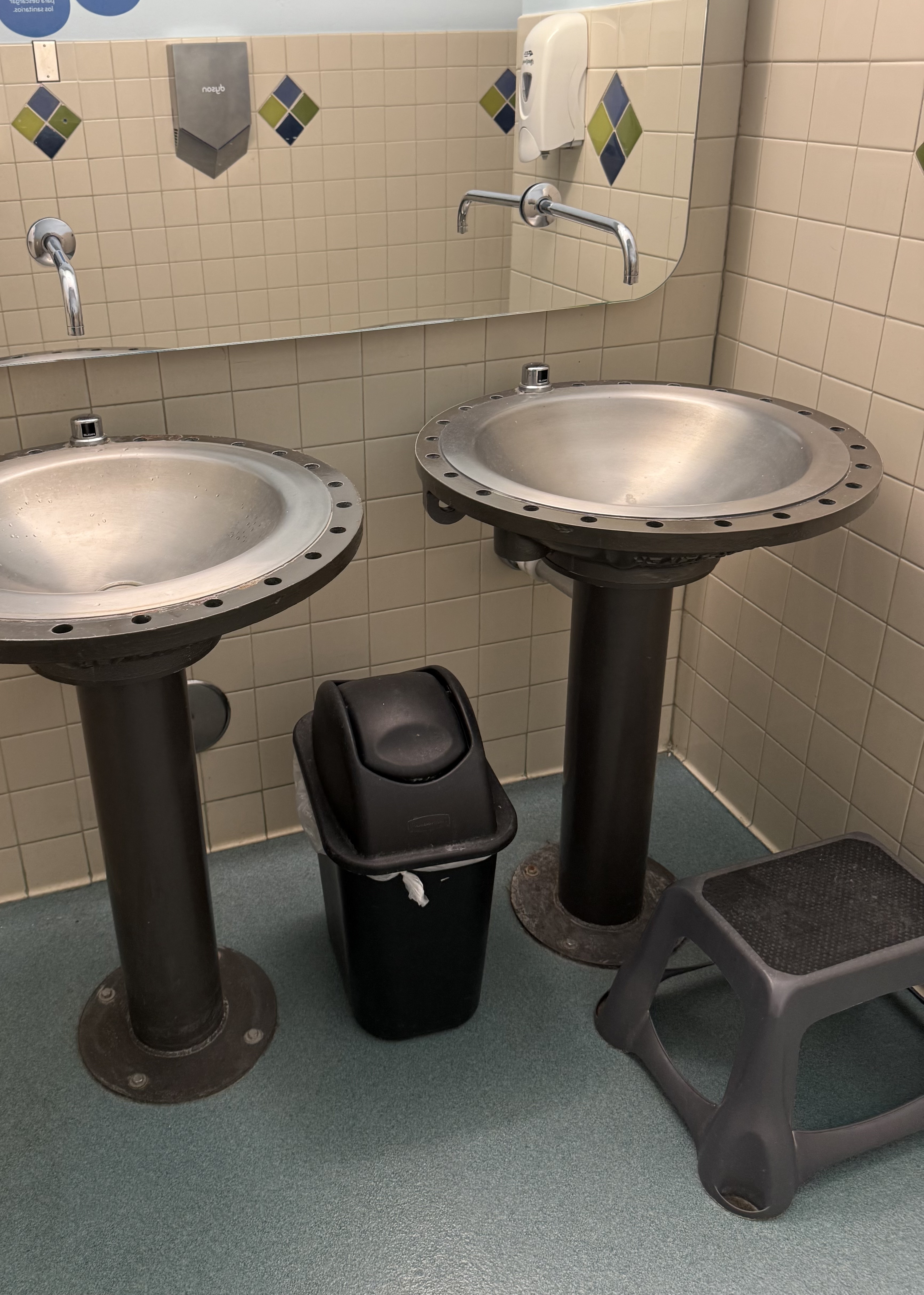 Sinks mounted on pipe pedestals with room to roll under