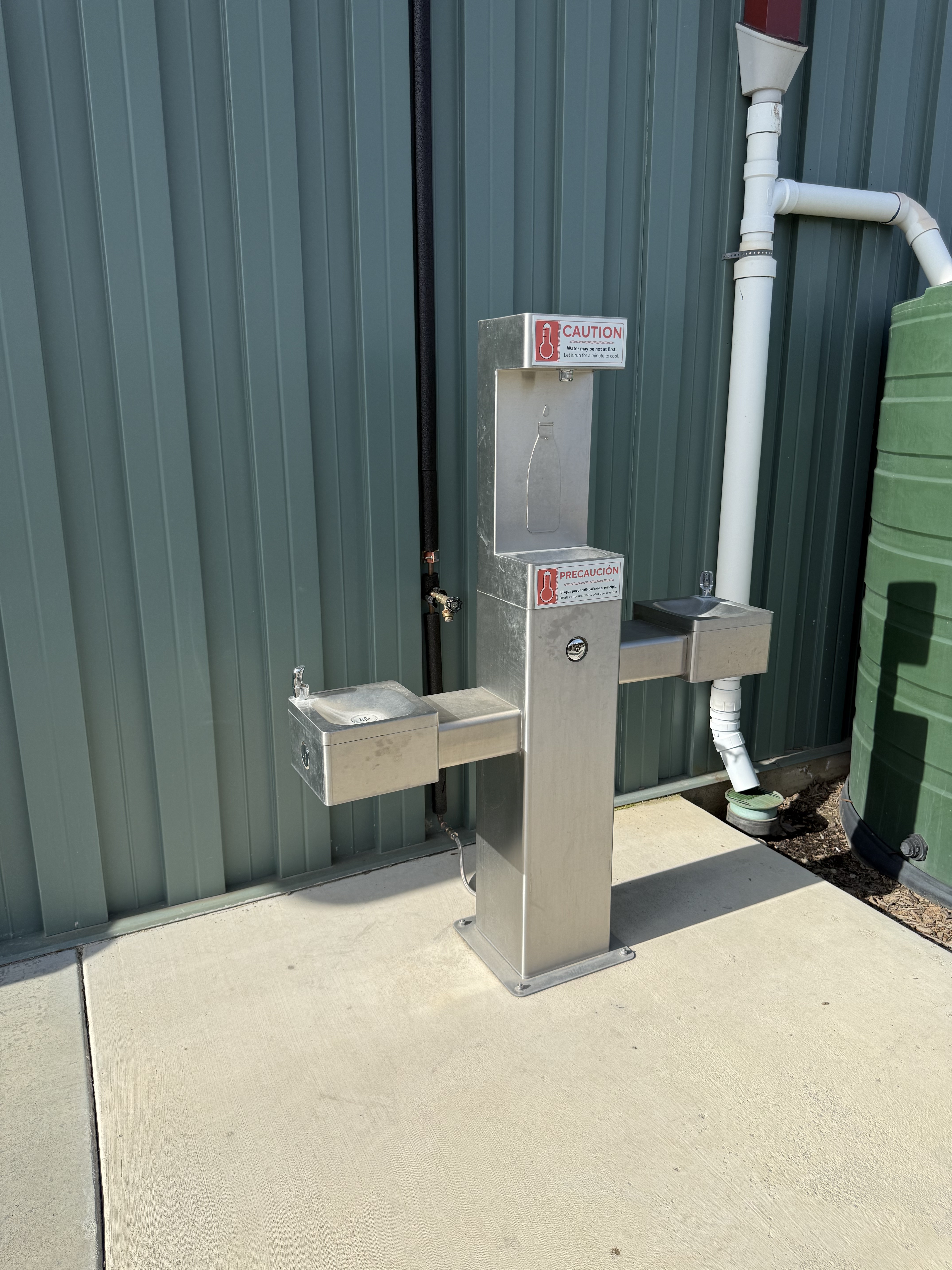 Drinking fountain and water bottle filling station that is accessible just outside entrance