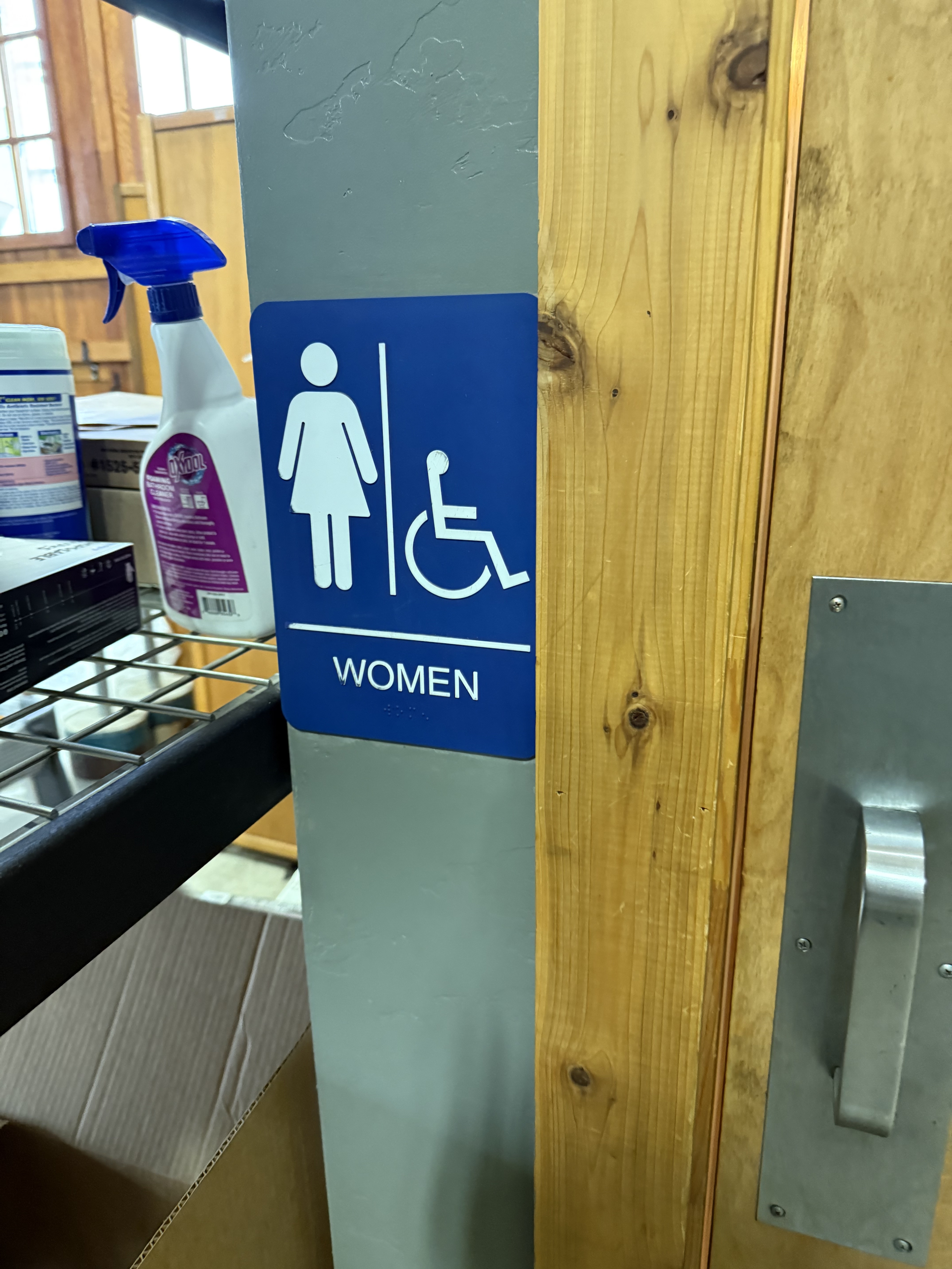 image shows correct signage on latch side of the door